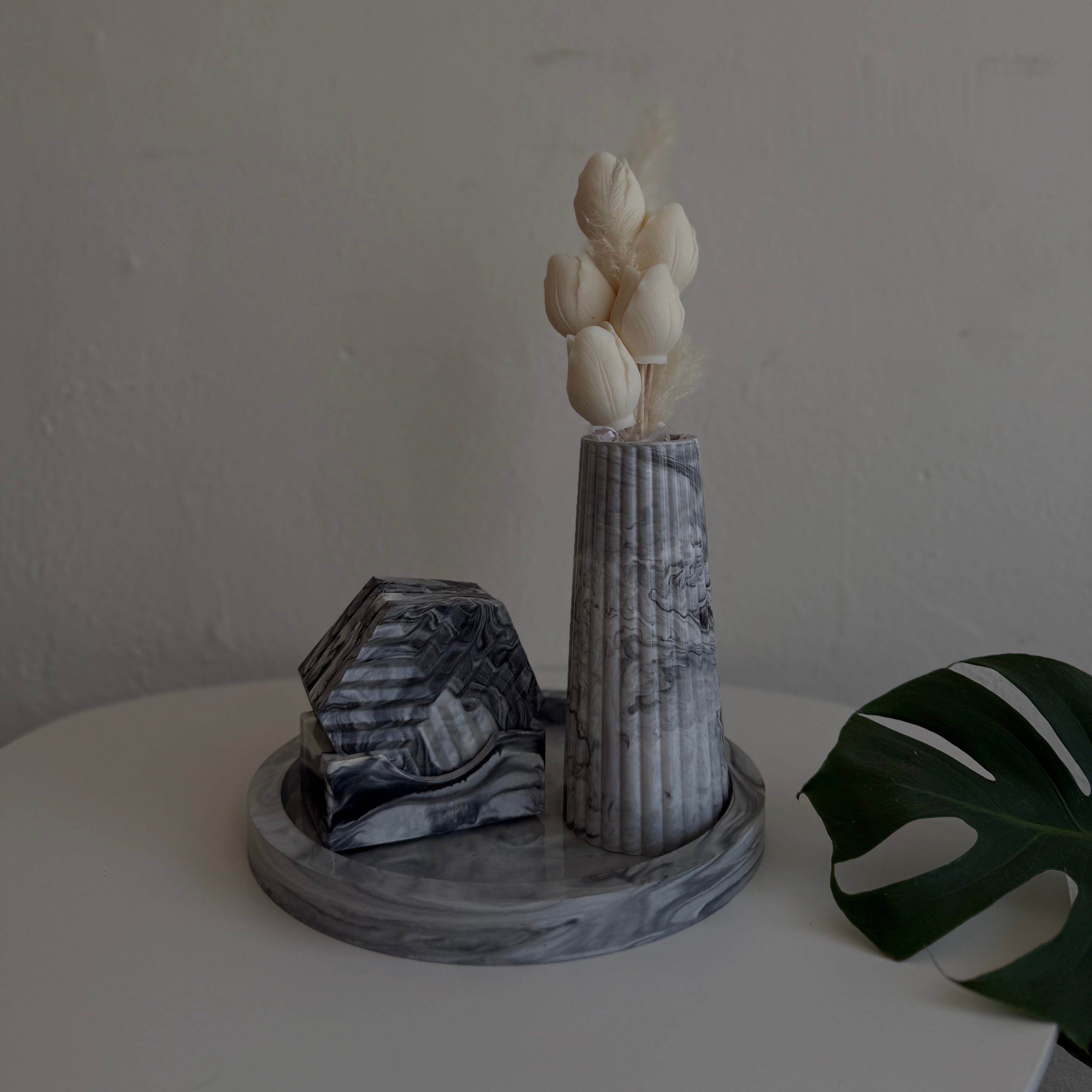 Σετ Διακόσμησης με Πορσελάνινο Δίσκο, Σουβέρ & Βάζο με Κέρινα Λουλούδια