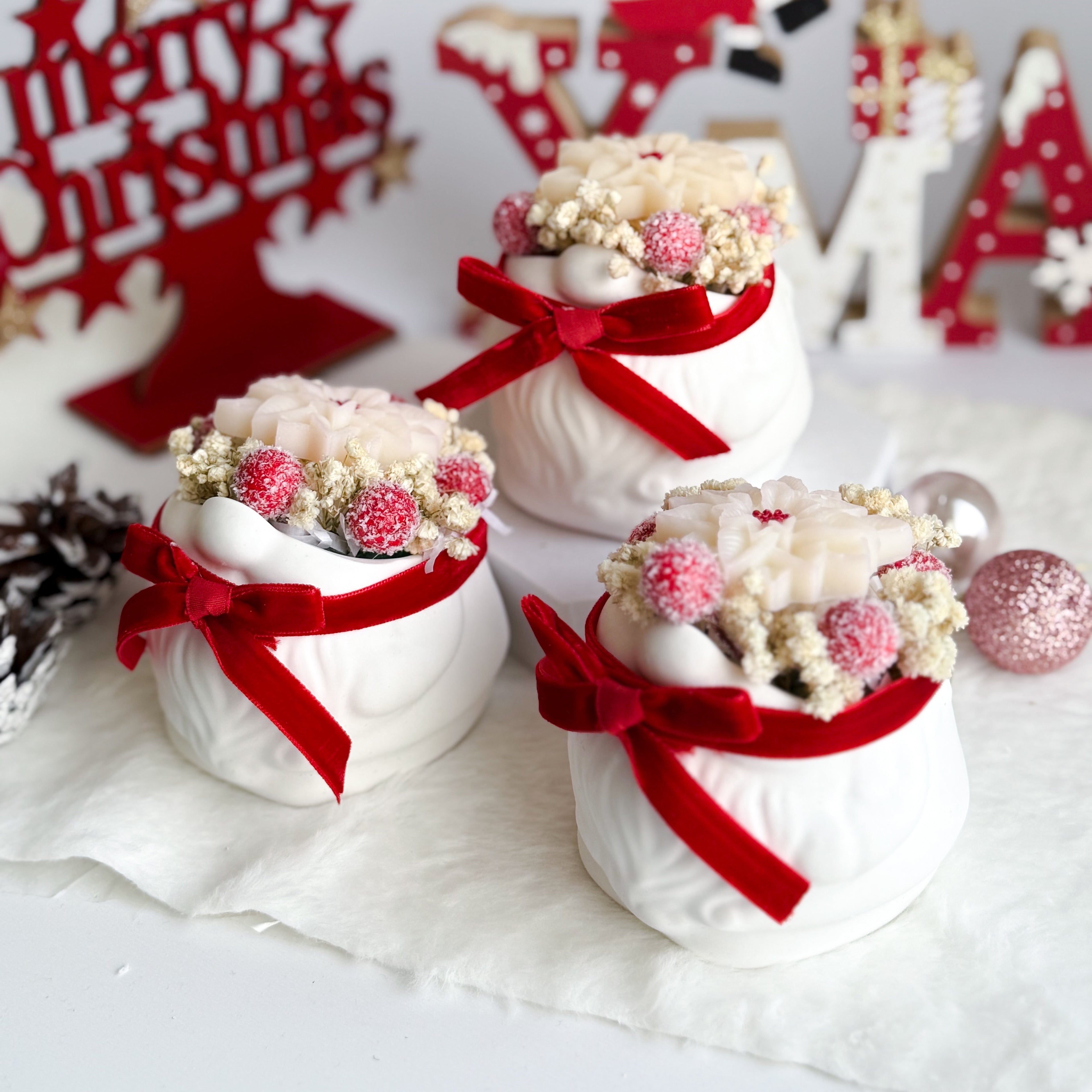 Πορσελάνινο Νανάκι με Λουλούδι - Αρωματικό Κερί - Χριστουγεννιάτικο Στολίδι 2026