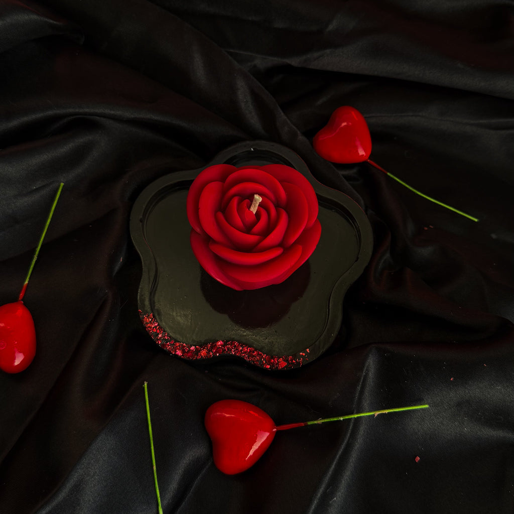 Πορσελάνινος Δίσκος σε Σχήμα Λουλούδι με Κόκκινο Τριαντάφυλλο