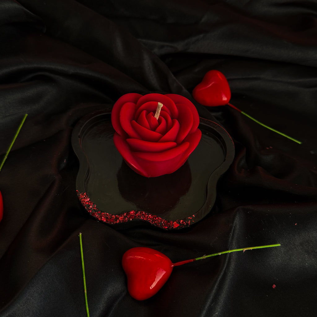 Πορσελάνινος Δίσκος σε Σχήμα Λουλούδι με Κόκκινο Τριαντάφυλλο