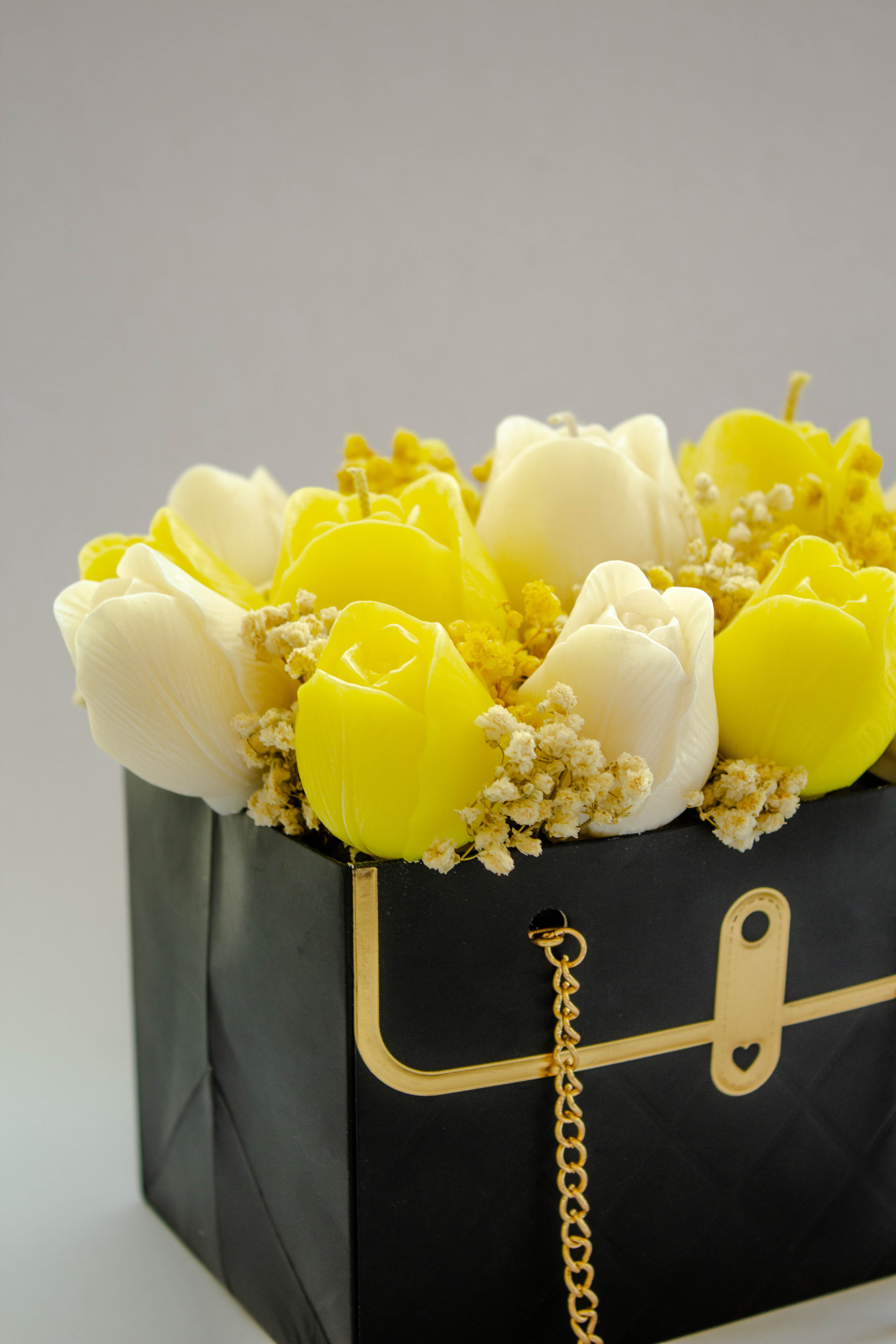 Αρωματική Σύνθεση με Τουλίπες σε Τσαντάκι