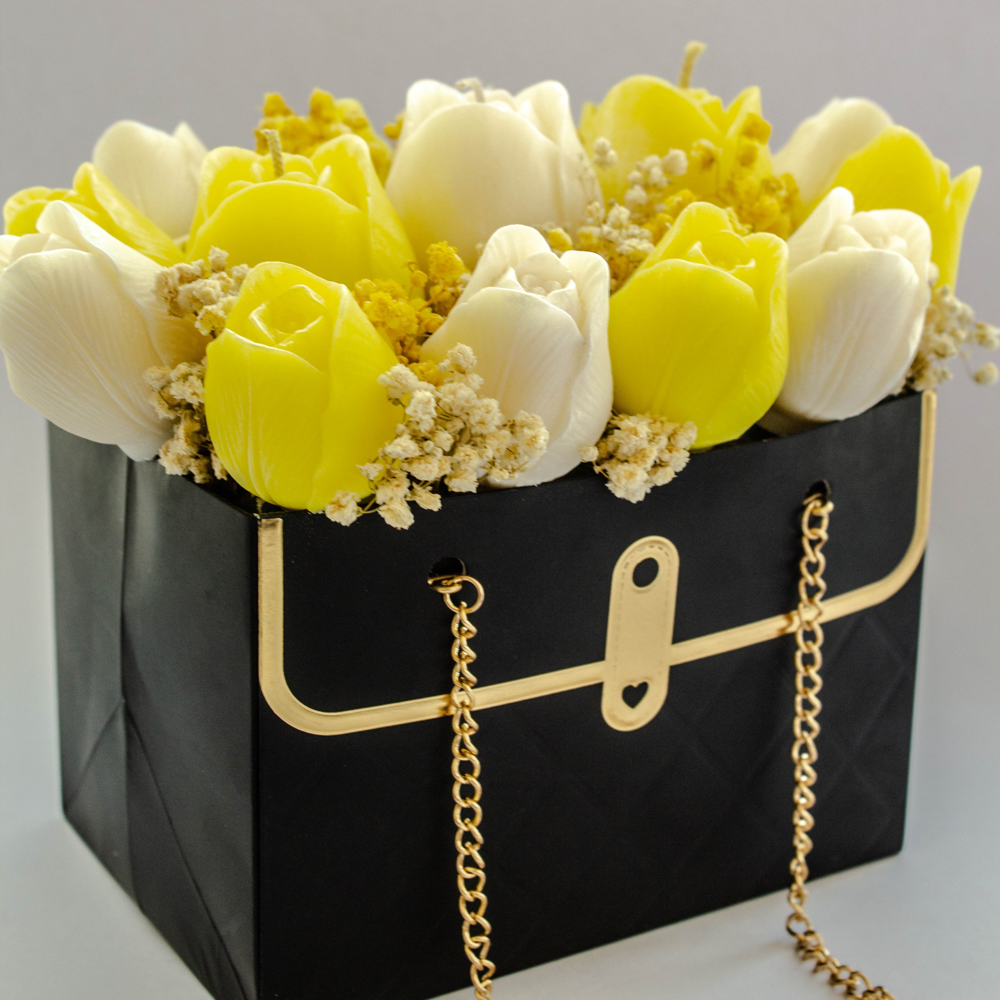 Αρωματική Σύνθεση με Τουλίπες σε Τσαντάκι