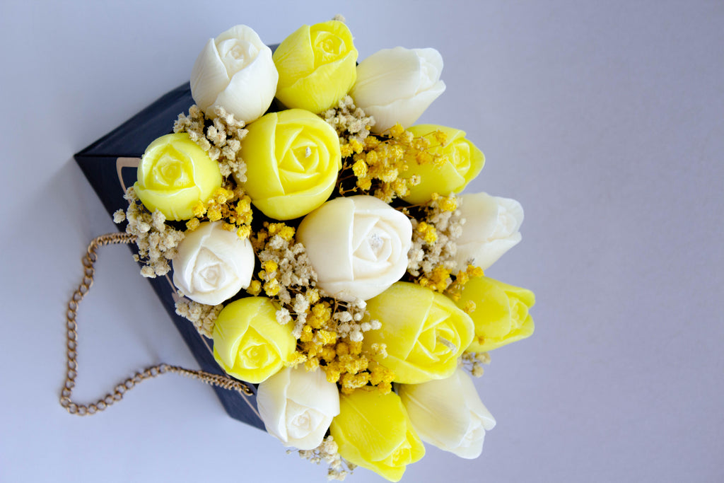 Αρωματική Σύνθεση με Τουλίπες σε Τσαντάκι