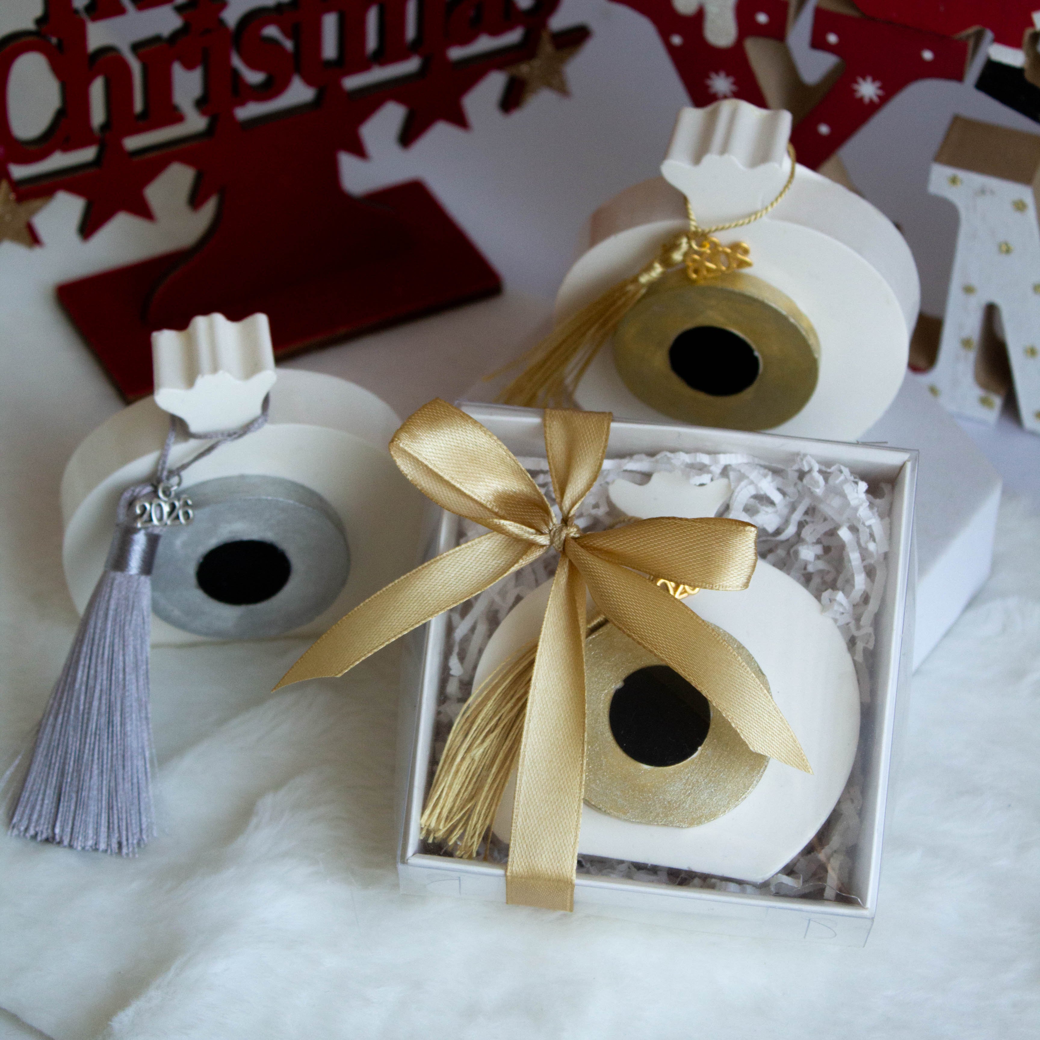 Χριστουγεννιάτικο Χειροποίητο Γούρι Πορσελάνινο Ρόδι με Μάτι & Φούντα 2026