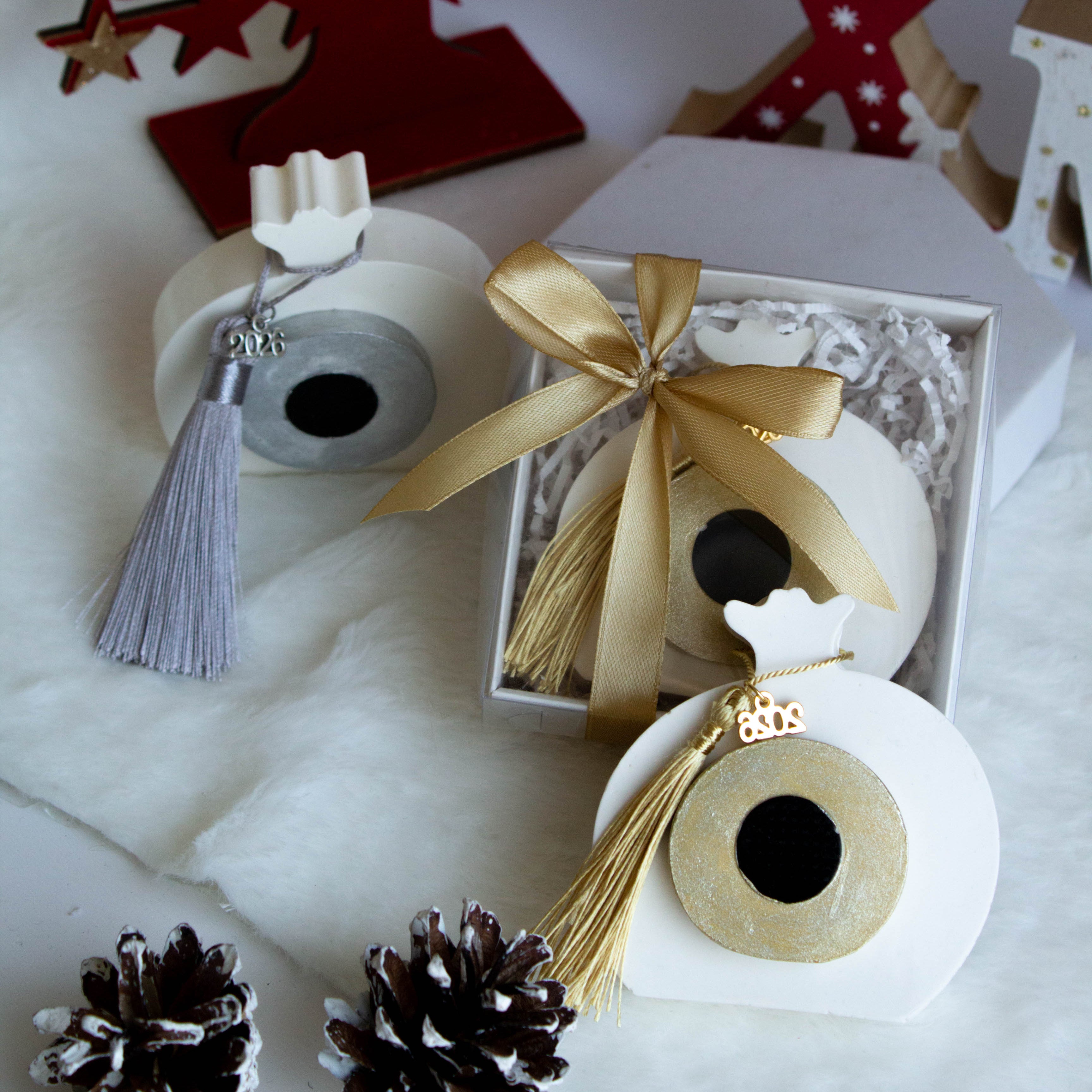 Χριστουγεννιάτικο Χειροποίητο Γούρι Πορσελάνινο Ρόδι με Μάτι & Φούντα 2026